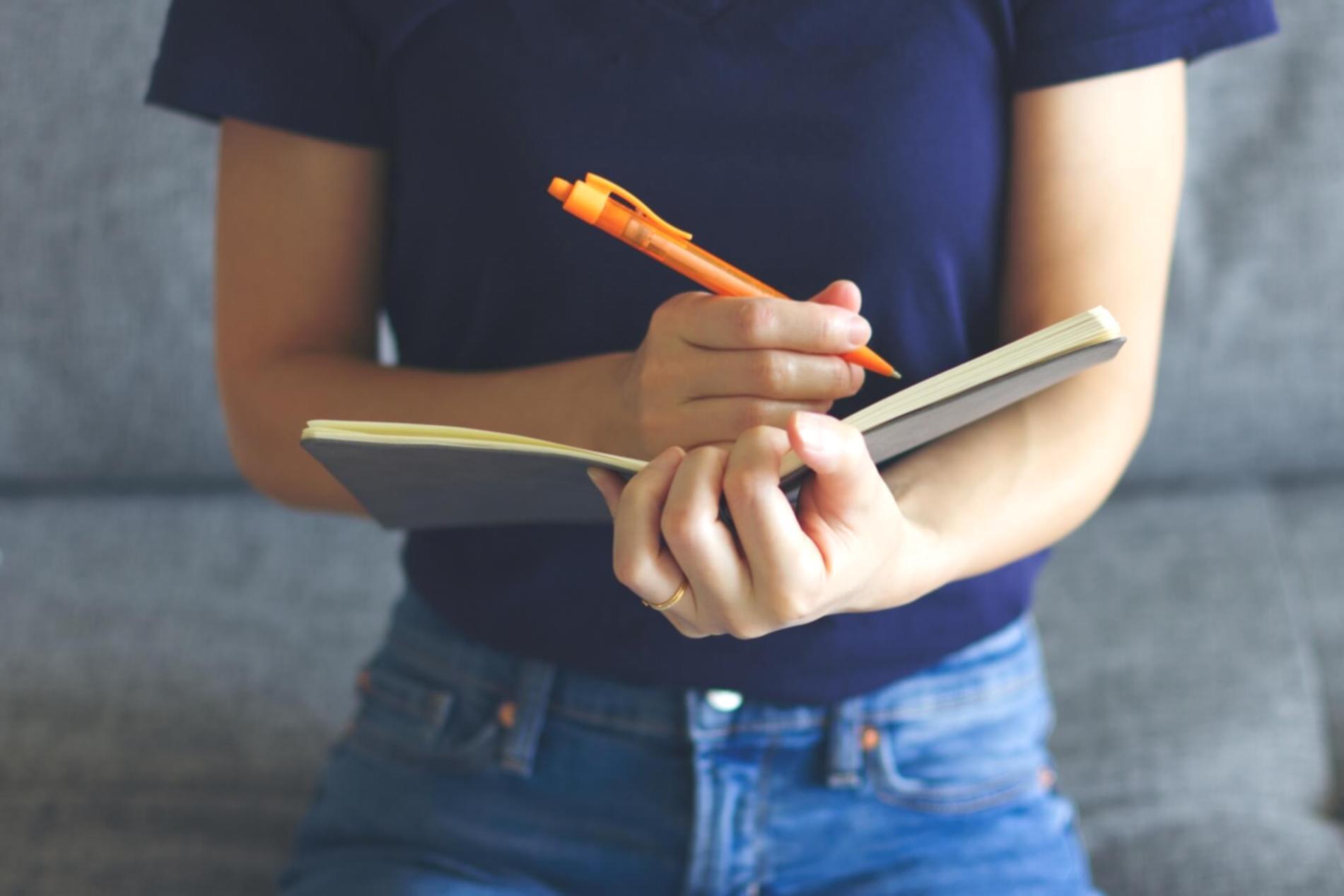 Modernes Bürogebäude in Köln mit Blick auf Berrenrather Straße